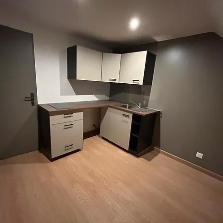 Apartment L 63 - - Circuit 24 *